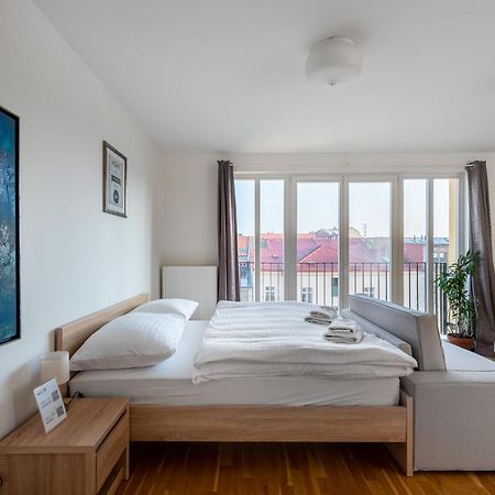 Sunny Safron Apartment Praga Exterior foto