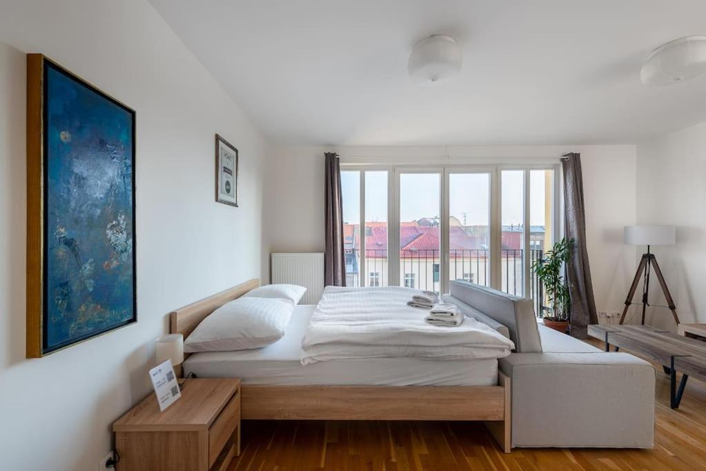 Sunny Safron Apartment Praga Exterior foto